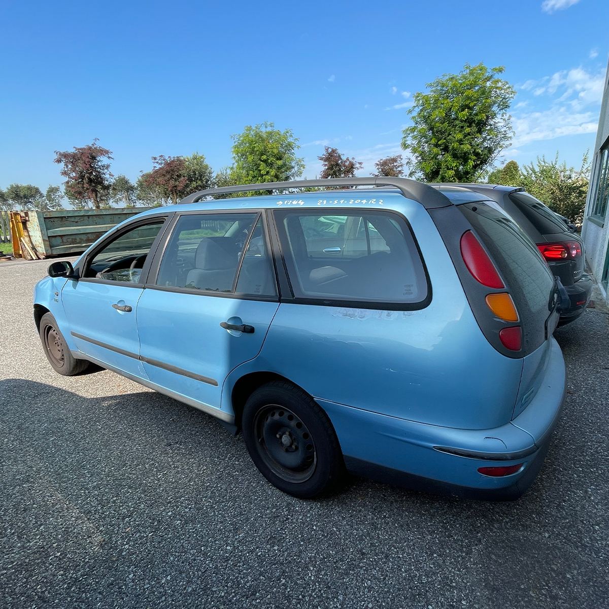 Visione laterale e posteriore Fiat Marea SW 1999